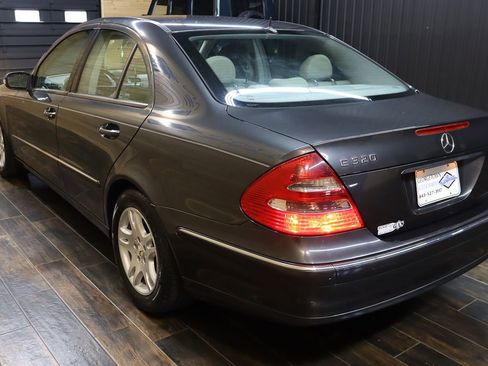 Used 2005 Mercedes-Benz E 320 CDI Sedan image 3