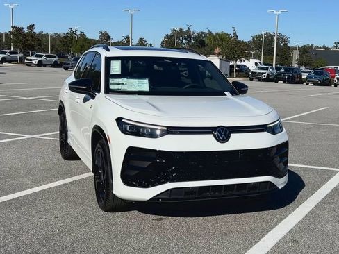 New 2026 Volkswagen Tiguan SE R-Line image 3