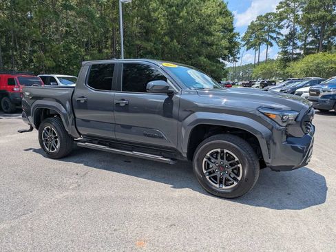 Used 2025 Toyota Tacoma TRD Sport RWD image 2