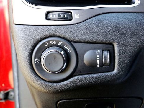 Used 2021 Jeep Cherokee Latitude FWD image 20