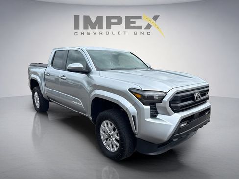 Used 2025 Toyota Tacoma SR5 AWD/4WD image 7