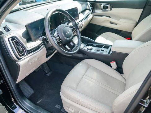 Certified 2025 Kia Sorento EX AWD/4WD image 16