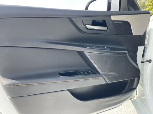 Used 2017 Jaguar XE Prestige image 24