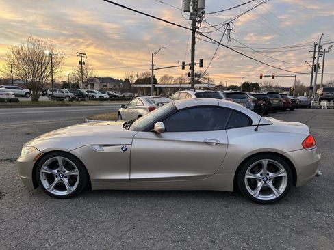 Used 2011 BMW Z4 sDrive30i image 8