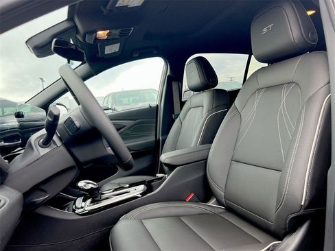 New 2026 Buick Envista Sport Touring w/ Studio Series image 17