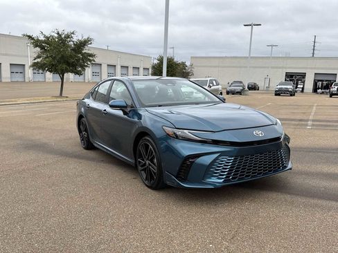 Used 2025 Toyota Camry XSE image 8