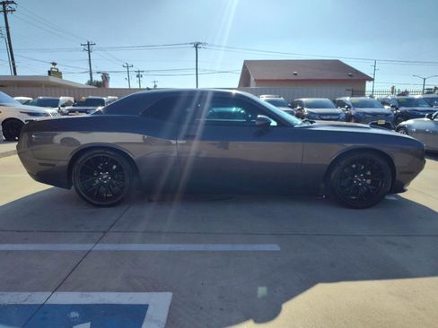 Used 2015 Dodge Challenger R/T w/ Quick Order Package 22B R/T RWD image 3