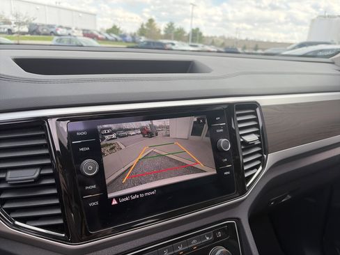 Used 2023 Volkswagen Atlas SE image 34