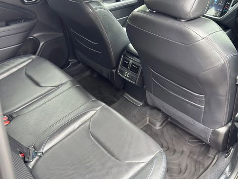 Used 2025 Subaru Forester Limited image 21