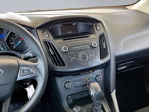 Used 2017 Ford Focus SE FWD image 9