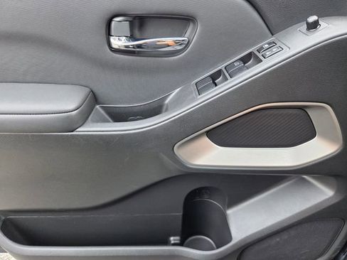 Used 2024 Nissan Frontier SV image 31