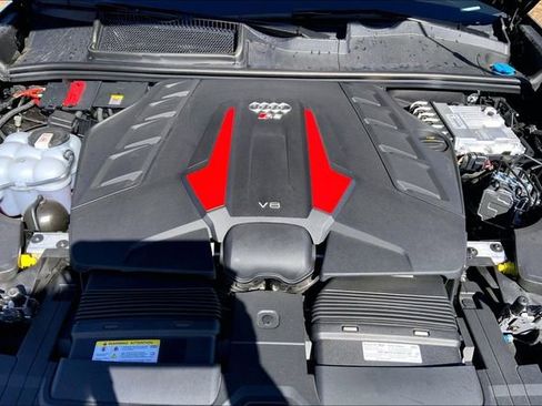 Certified 2025 Audi RS Q8 performance image 10