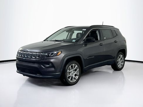Used 2022 Jeep Compass Latitude w/ Sun and Sound Group AWD/4WD image 1