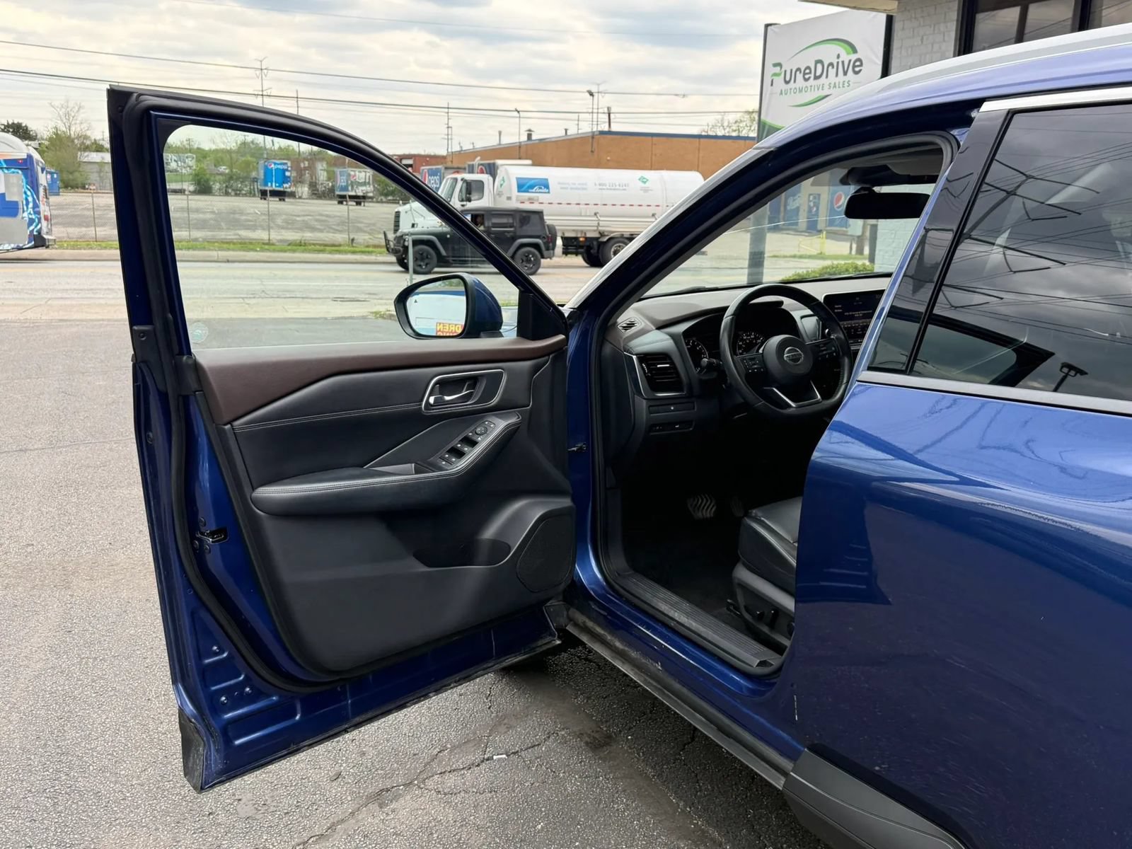 Used 2021 Nissan Rogue SV w/ Premium Package AWD/4WD image 11