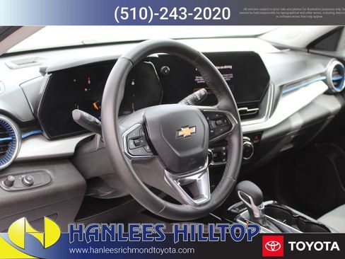 Used 2025 Chevrolet Trax LT w/ LT Convenience Package image 12
