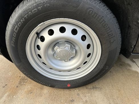 New 2025 Ford Maverick XL image 25