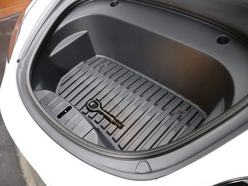 Used 2023 Tesla Model 3 Standard Range image 5