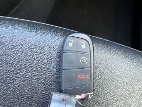 Used 2025 Jeep Compass Latitude image 21