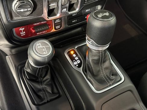 Certified 2025 Jeep Wrangler Unlimited Rubicon w/ Convenience Group AWD/4WD image 35