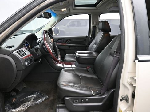 Used 2014 Cadillac Escalade ESV Premium image 34