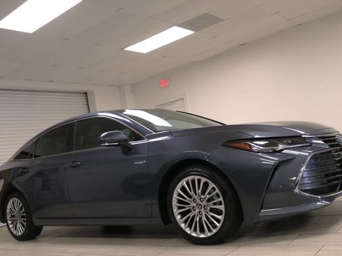 Used 2021 Toyota Avalon Limited w/ Advanced Safety Package FWD image 9