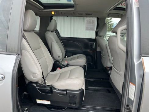 Used 2017 Toyota Sienna Limited FWD image 42