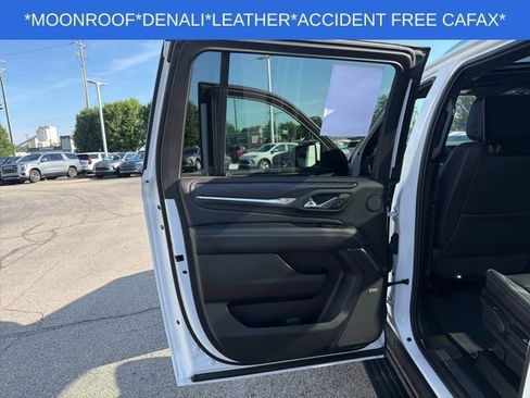 Used 2024 GMC Yukon XL Denali AWD/4WD image 28