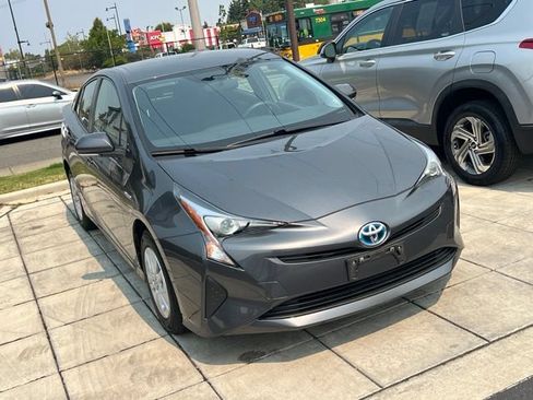 Used 2016 Toyota Prius Two FWD image 3