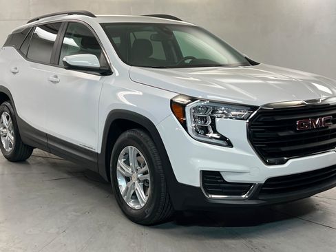 Used 2023 GMC Terrain SLE w/ Driver Convenience Package FWD image 8
