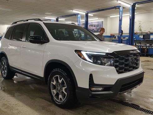 Certified 2023 Honda Passport TrailSport image 4
