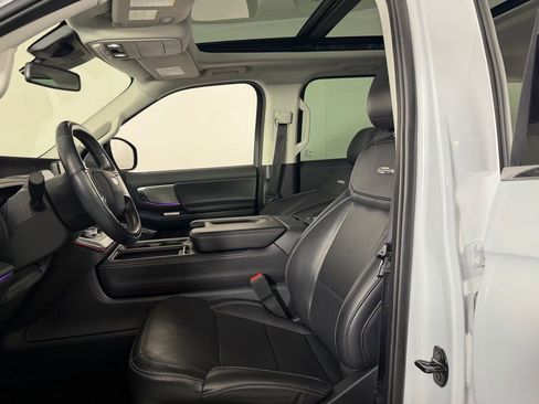 Used 2025 Ford Expedition Platinum AWD/4WD image 21