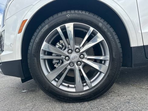 Certified 2025 Cadillac XT5 Premium Luxury w/ Technology Package FWD image 11