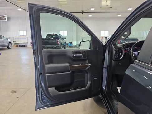 Used 2019 Chevrolet Silverado 1500 RST AWD/4WD image 23