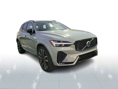 Certified 2024 Volvo XC60 B5 Ultimate image 3