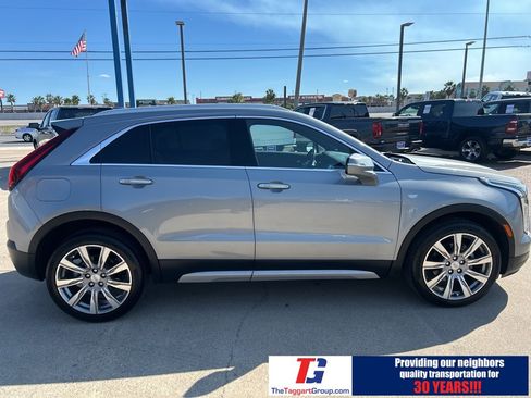 Used 2023 Cadillac XT4 Premium Luxury w/ Enhanced Visibility Package image 8
