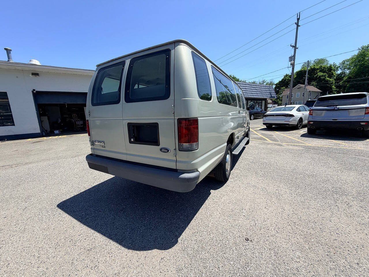 Used 2006 Ford E-350 and Econoline 350 XL RWD image 15