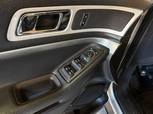 Used 2014 Ford Explorer XLT w/ Equipment Group 202A image 11