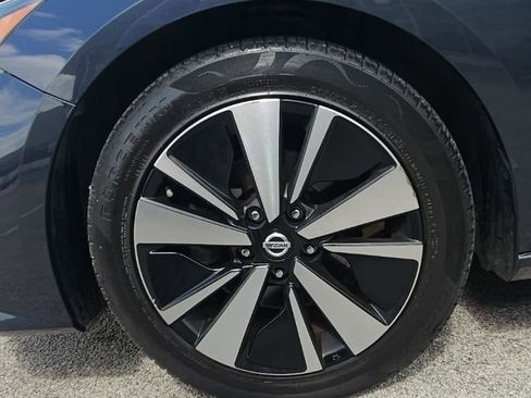 Used 2020 Nissan Altima 2.5 SL FWD image 9
