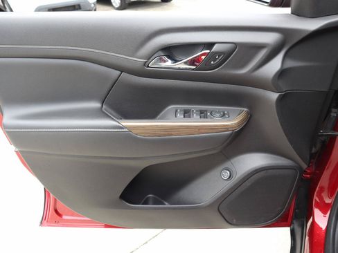 Used 2022 GMC Acadia SLE w/ Driver Convenience Package FWD image 40