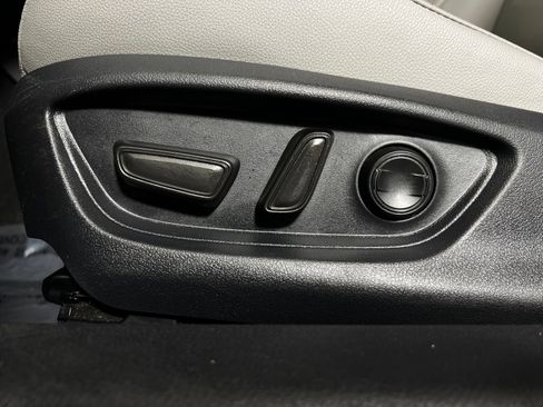 Certified 2025 Toyota Camry SE FWD image 14