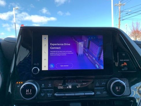 Certified 2025 Toyota Highlander XLE image 22