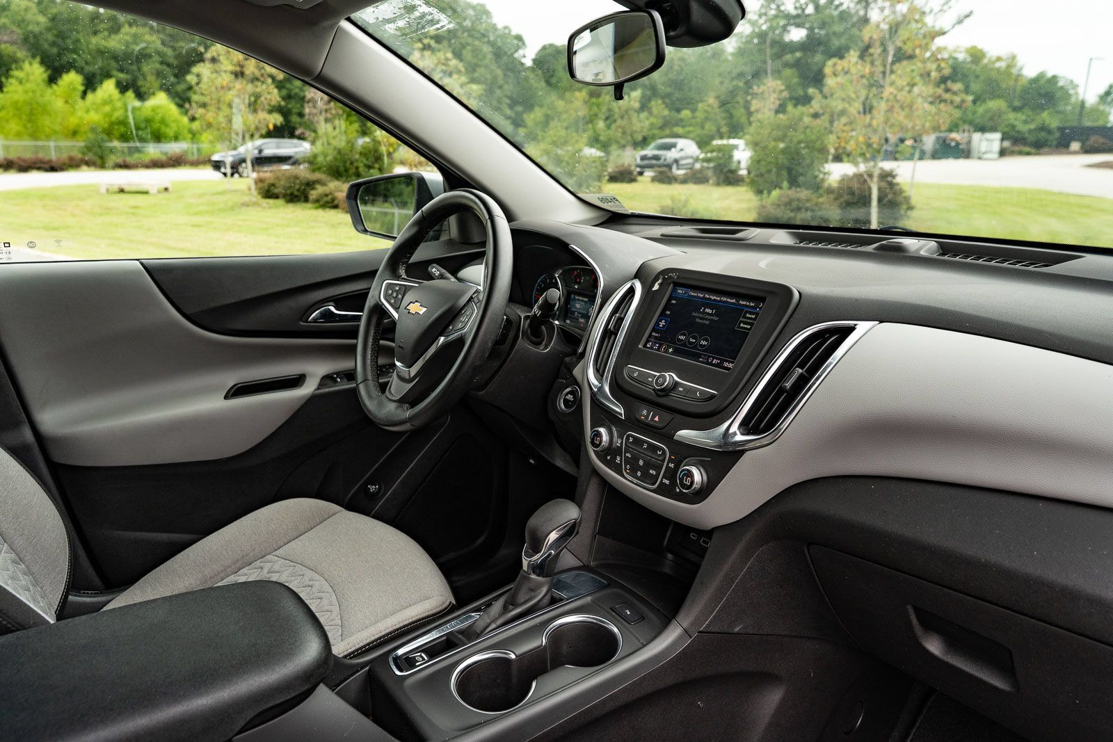 Used 2024 Chevrolet Equinox LT w/ Driver Convenience Package FWD image 12