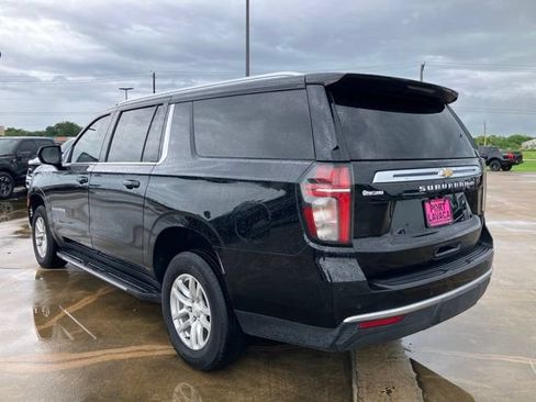 Used 2023 Chevrolet Suburban LS RWD image 5