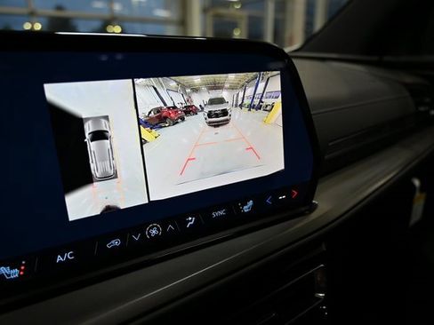 New 2026 Chevrolet Traverse LT w/ Driver Confidence Package image 17