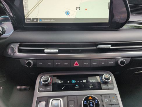 Used 2023 Hyundai Palisade Calligraphy image 13