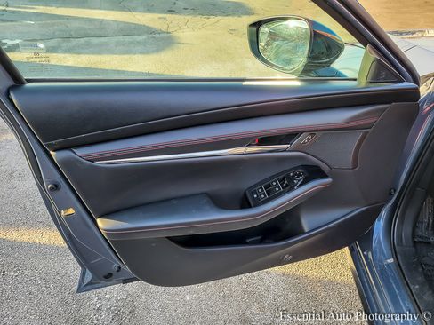 Used 2024 MAZDA MAZDA3 s image 24