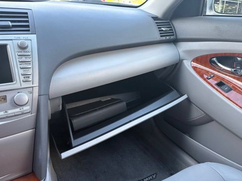 Used 2011 Toyota Camry XLE w/ SE/XLE Extra-Value Pkg FWD image 21