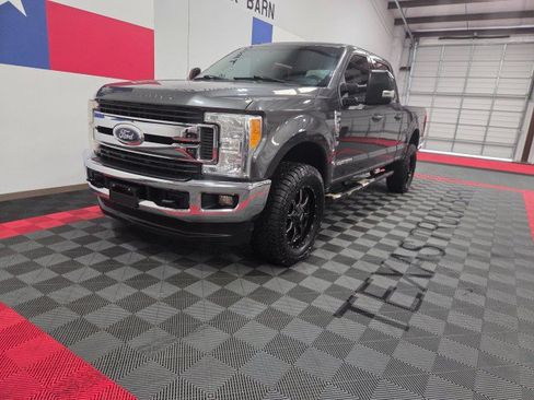 Used 2017 Ford F250 XLT w/ XLT Value Package AWD/4WD image 3