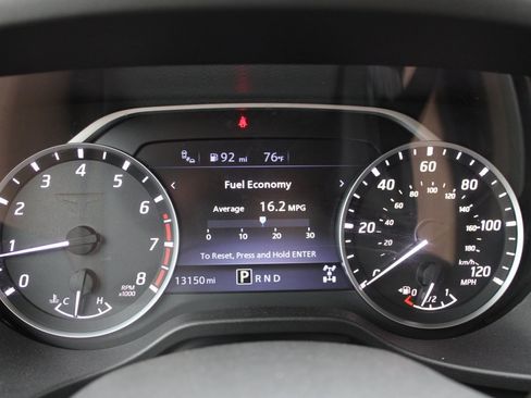 Used 2024 Nissan Titan SV w/ SV Convenience Package image 9