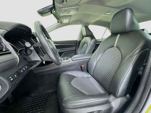 Used 2024 Toyota Camry SE FWD image 11